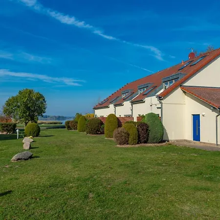 Kranich - Mit Terrasse Dewichow